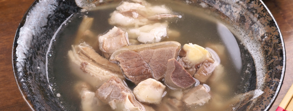 夜は日替わりの旬メニューでワクワク!