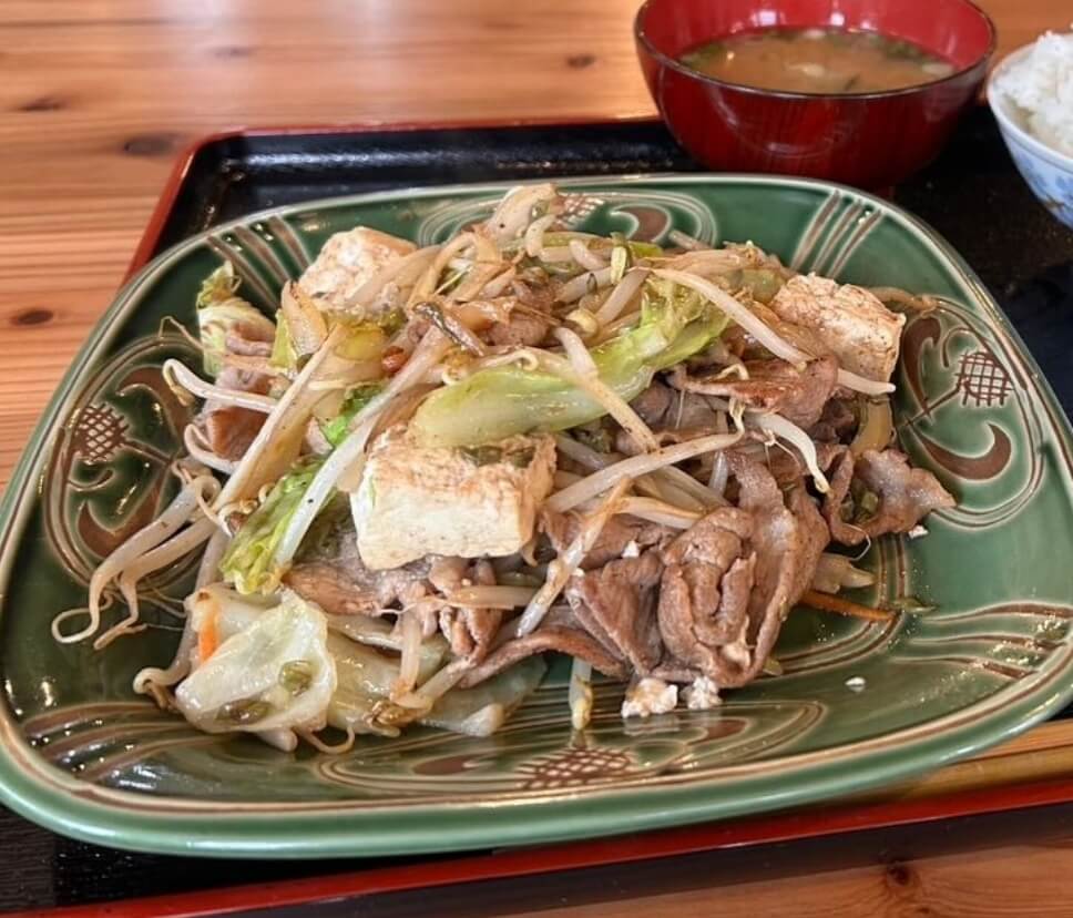 昼の大衆食堂