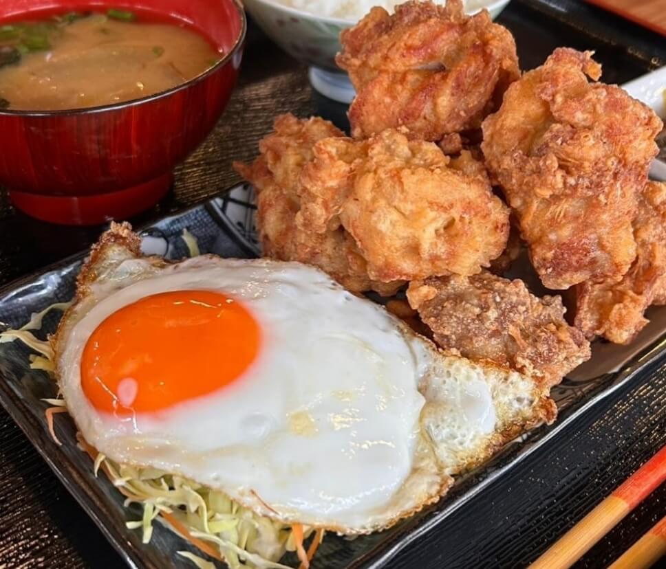 昼の大衆食堂