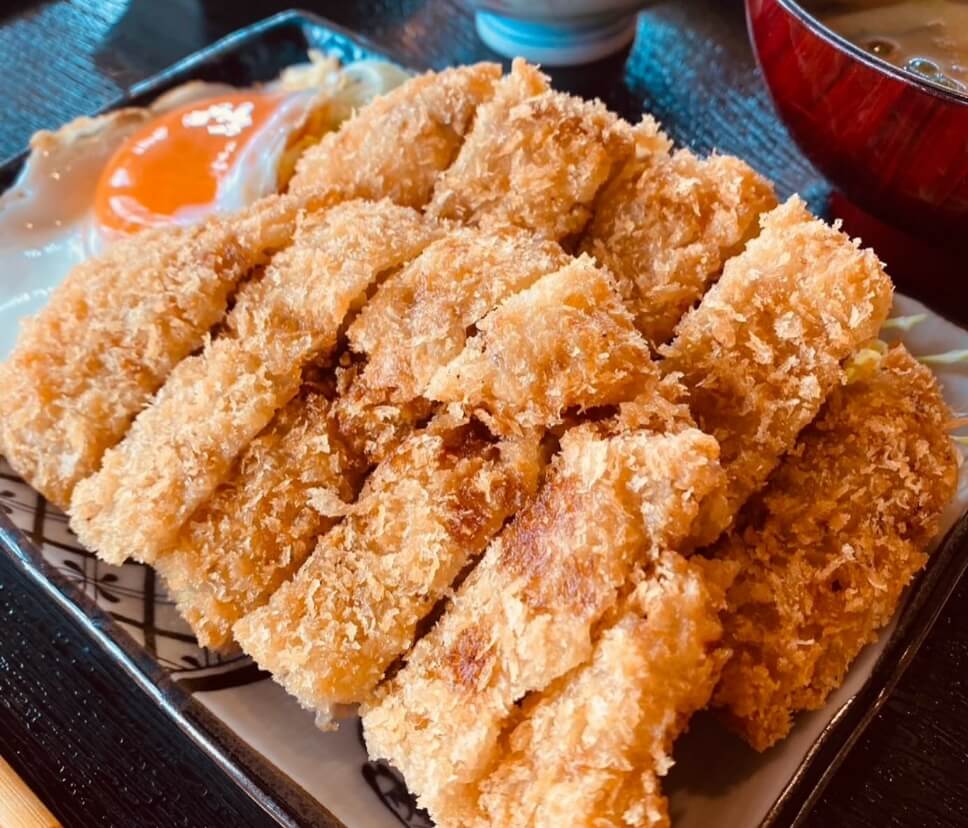 昼の大衆食堂